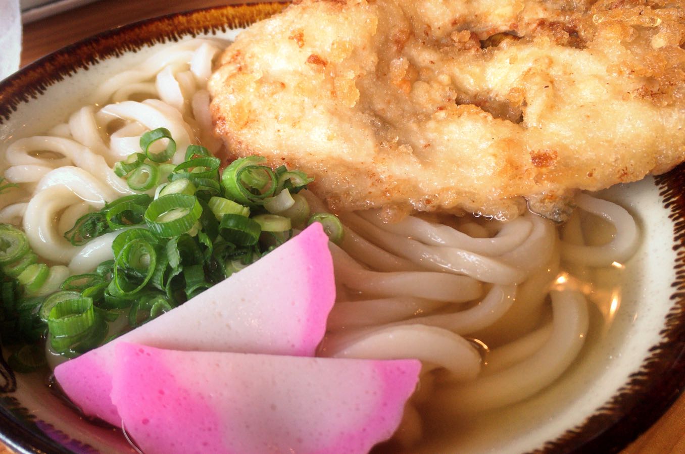 「あかみち」のかしわ天うどん