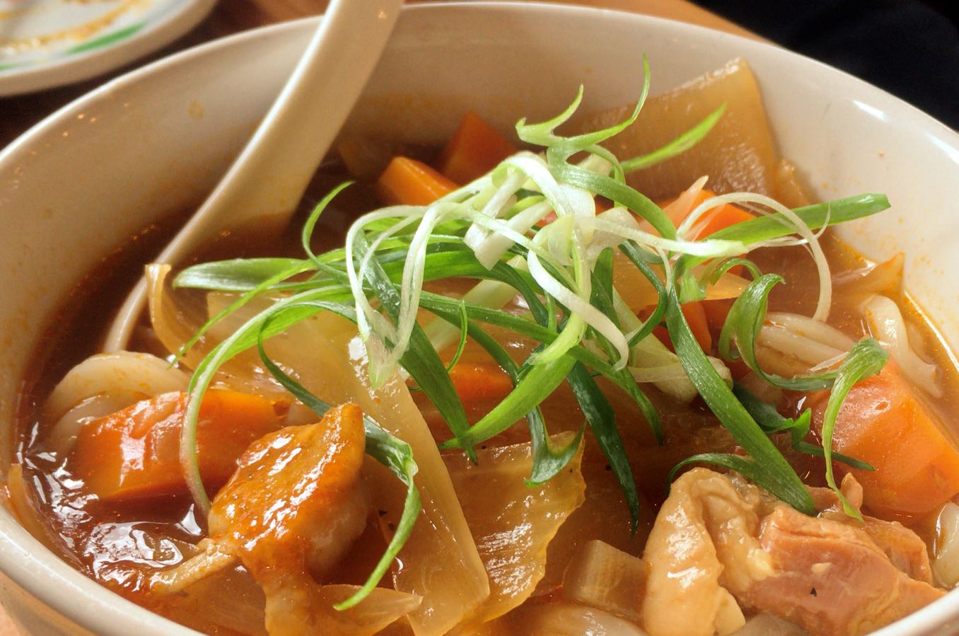 「あかみち」の赤いカレーうどん