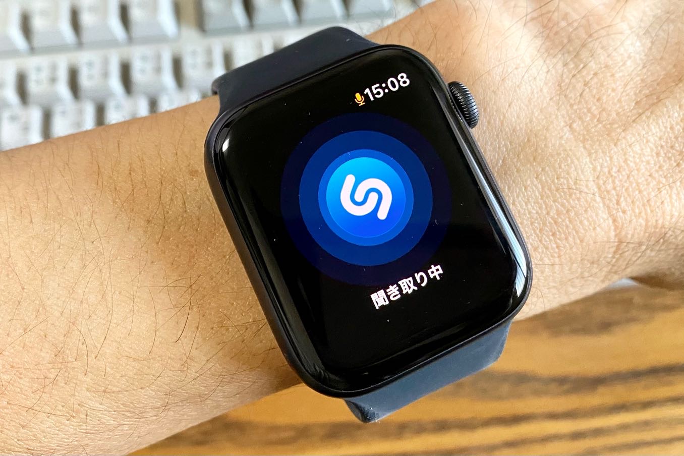 「Shazam」でかかっている音楽を調べる