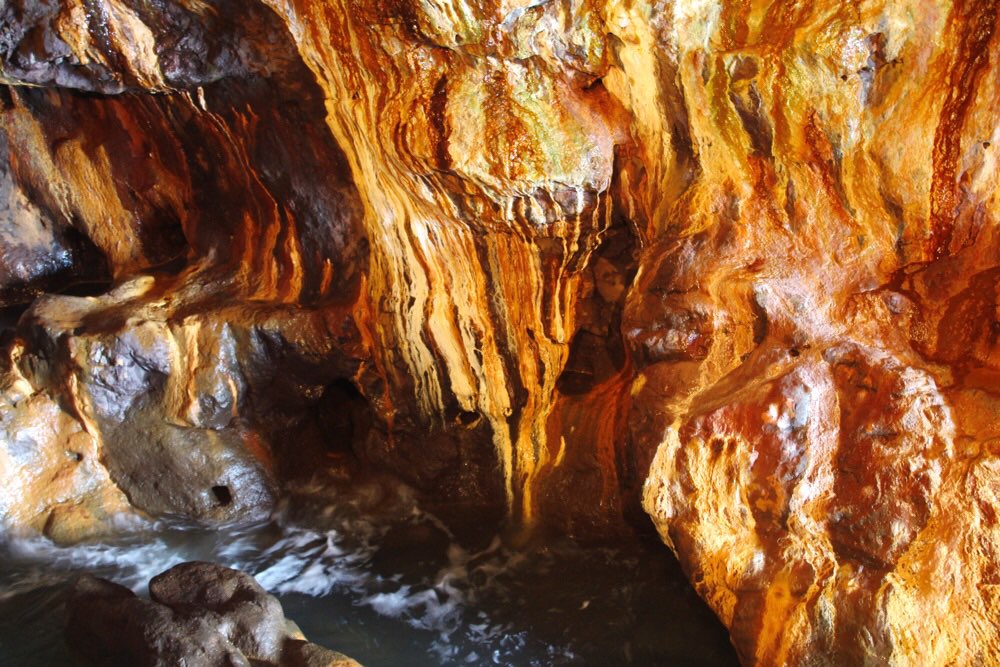 大自然の洞窟を堪能