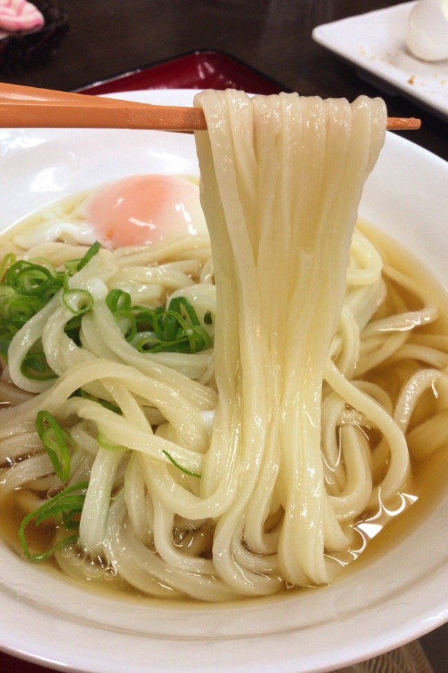 ぶっかけうどんのダシは甘めです